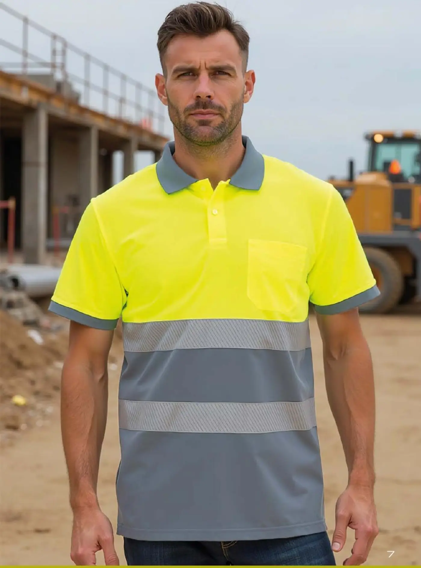Profesional con ropa laboral de alta visibilidad